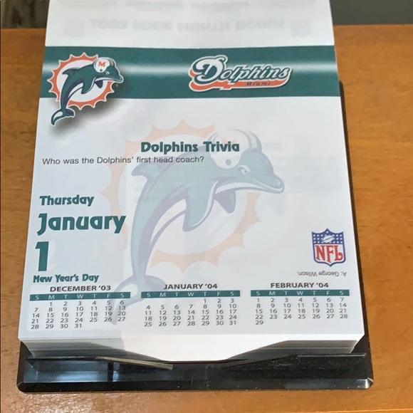 Miami Dolphins 2004 Team Calendar - Picture 6 of 8